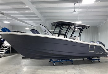 2025 Robalo R302 Shark Gray Boat